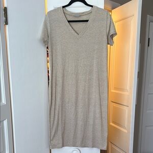 ✨ LaClef Beige V-Neck Short Sleeve Maternity Dress – XL – Soft Ribbed Knit ✨